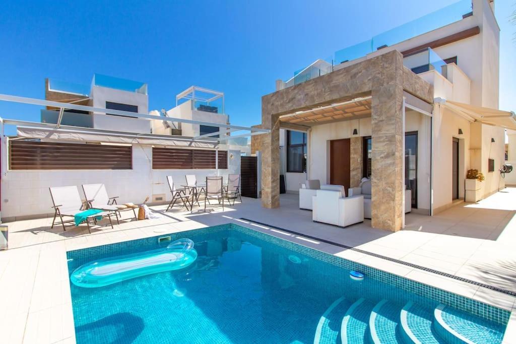 Villa Nina With Pool ロハレス エクステリア 写真