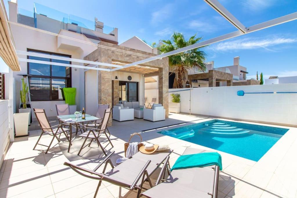 Villa Nina With Pool ロハレス エクステリア 写真